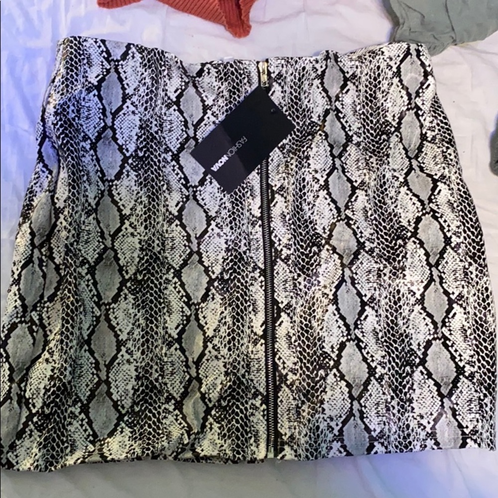 fashion nova snake skin zip up skirt